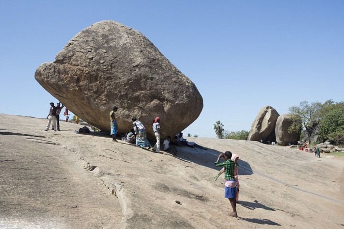 Камень, бросающий вызов законам физики