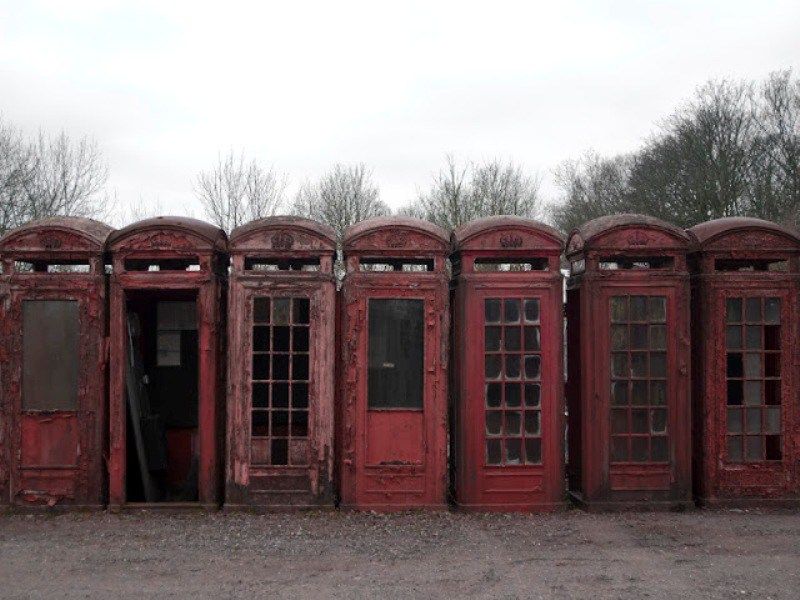 Кладбище классических телефонных будок в Великобритании