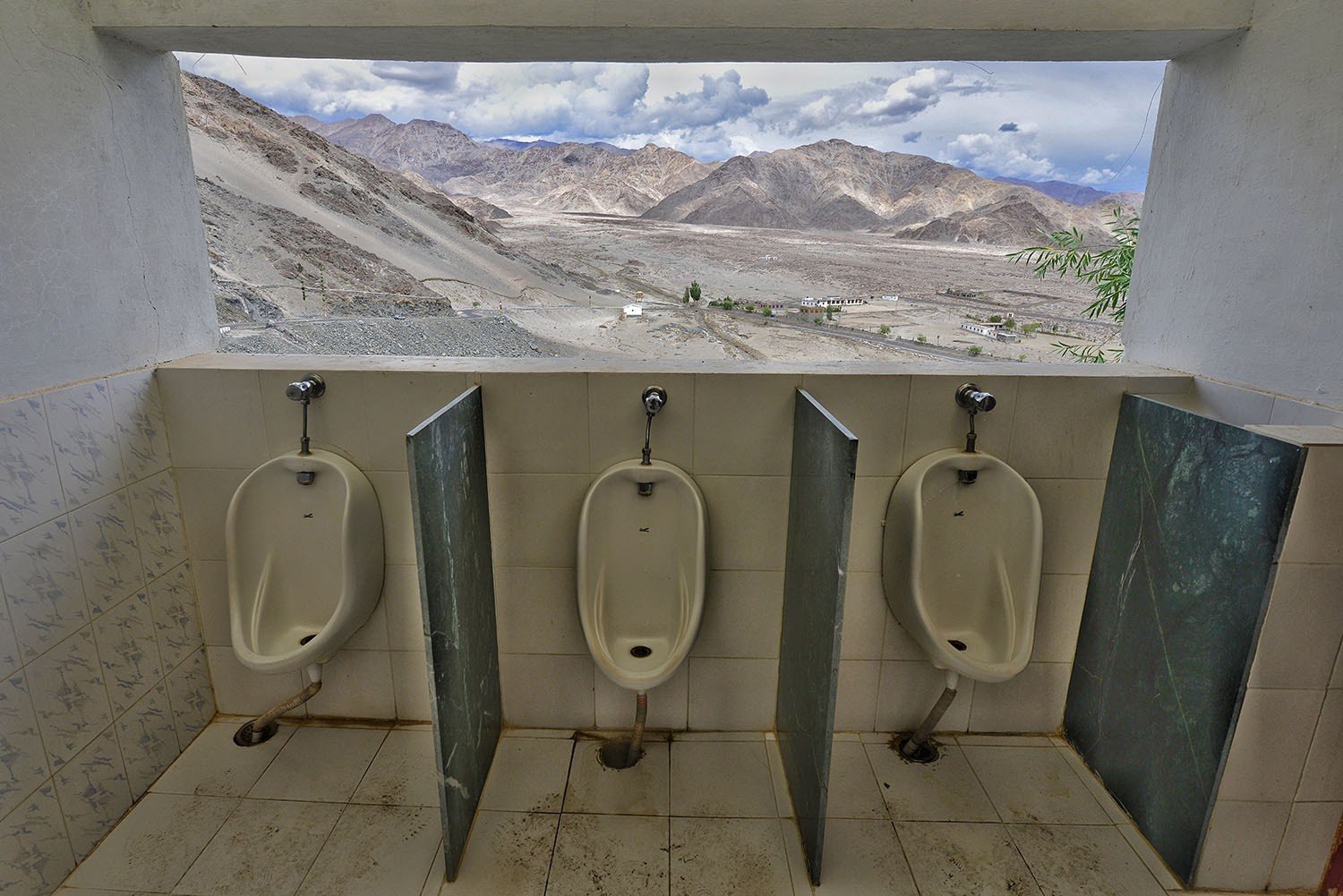 Необычных туалеты, расположенные в самых живописных уголках мира
