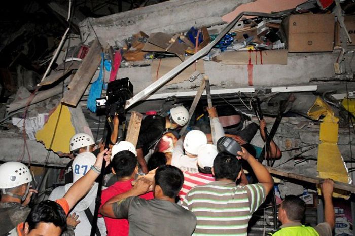 Последствия сильнейшего землетрясения в Эквадоре