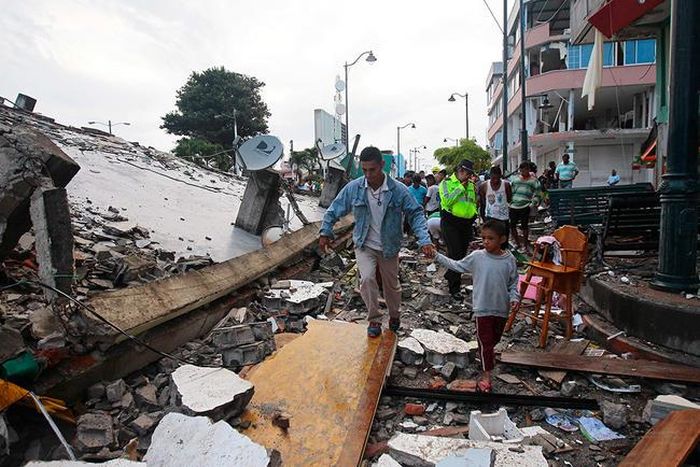 Последствия сильнейшего землетрясения в Эквадоре
