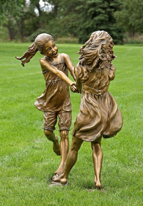 Невероятно реалистичные скульптуры о счастливом детстве