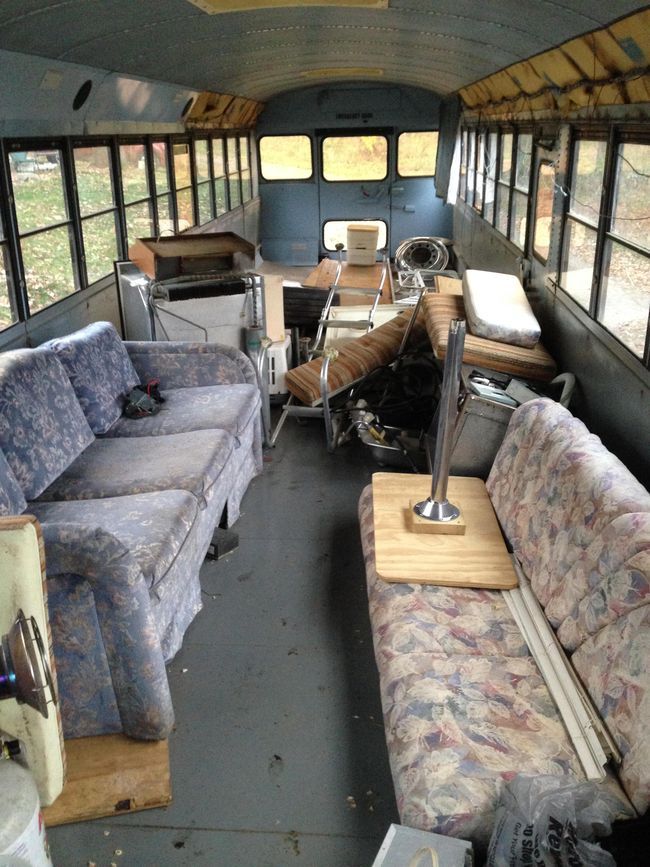 Эпичный дом на колесах из старого школьного автобуса