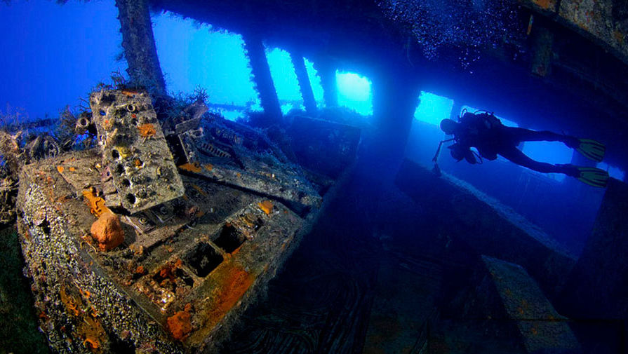 Фотограф снял затонувшие корабли по всему миру