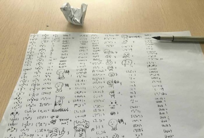 В Китае профессор заставил студентов написать от руки тысячу эмотиконов