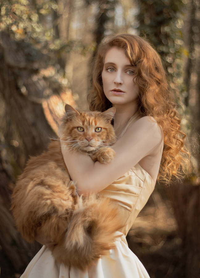 Портреты девушек с кошками, словно из другой эпохи