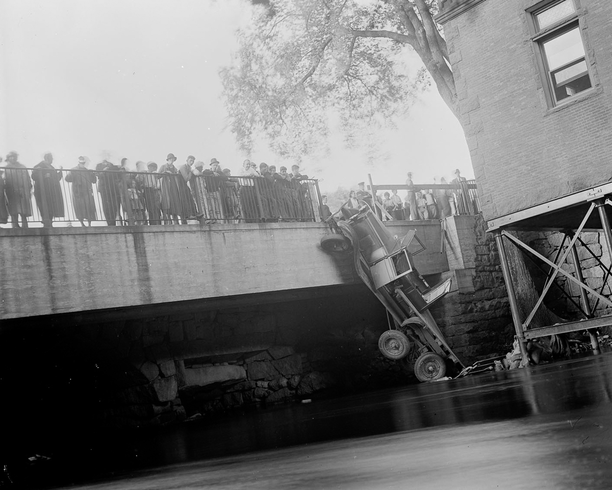 Автомобильные аварии Бостона в 1930-х годах от фотографа Лесли Джонса