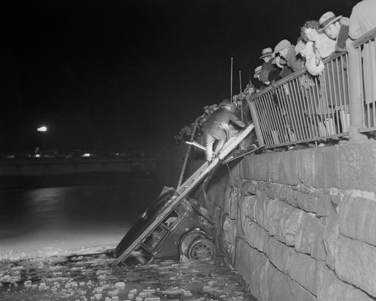 Автомобильные аварии Бостона в 1930-х годах от фотографа Лесли Джонса