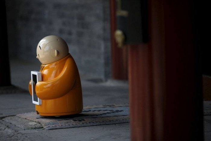 Робот-монах в буддийском храме