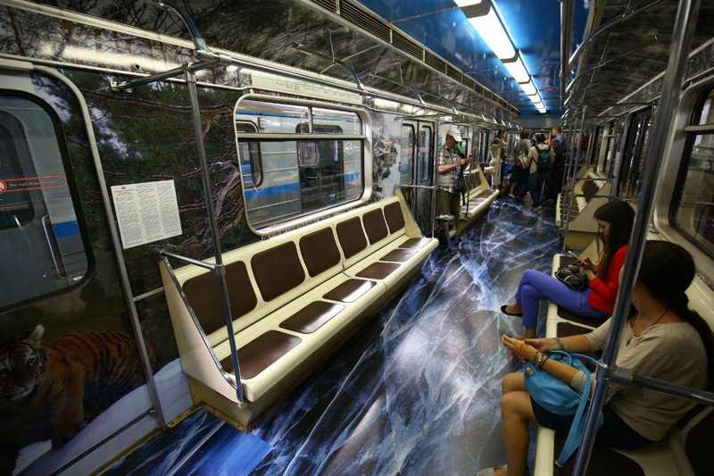 Нескучные вагоны метро в разных городах мира