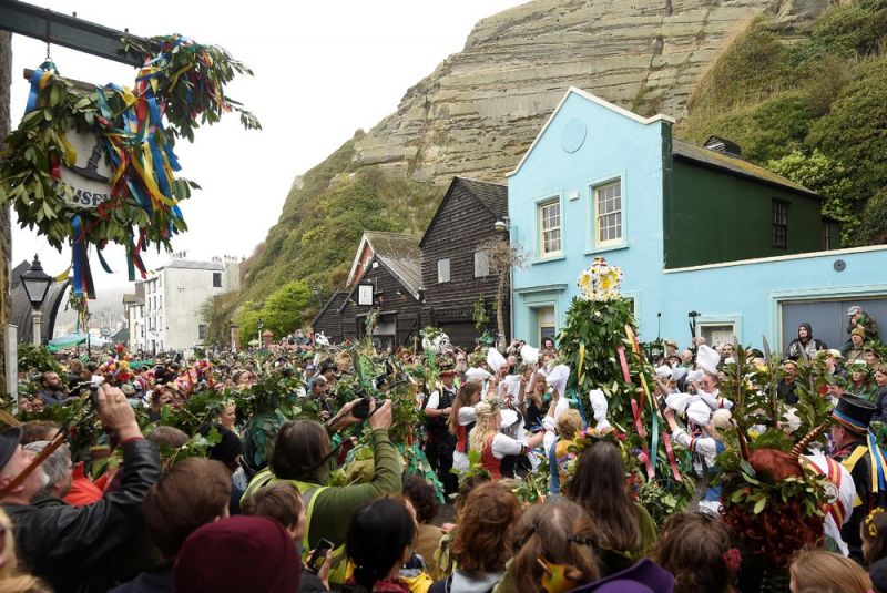 Традиционный парад Jack in the Green в Англии