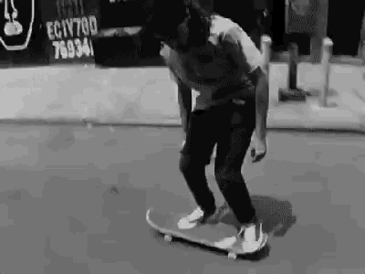 Удивительные трюки на скейте в гифках