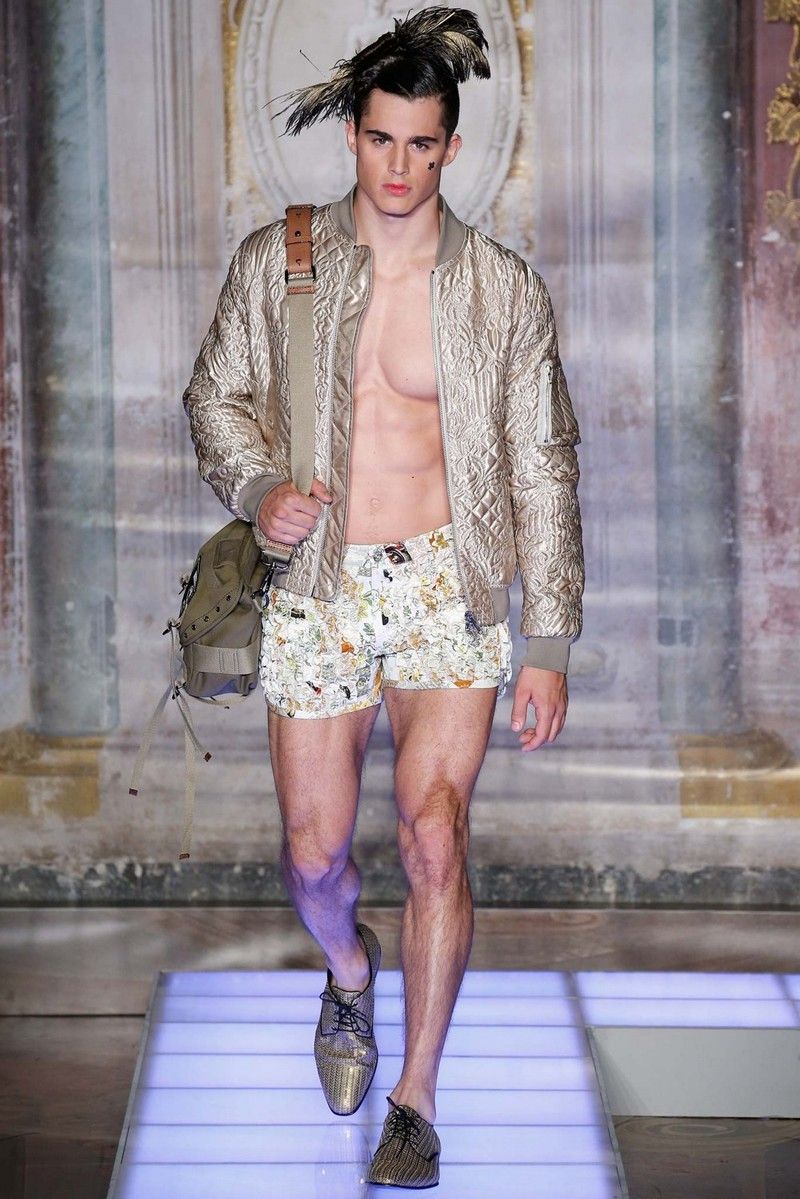 Коллекция летней мужской одежды Moschino для настоящих модников