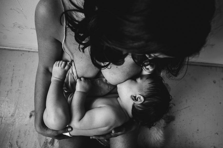 Серия снимков кормящих грудью матерей