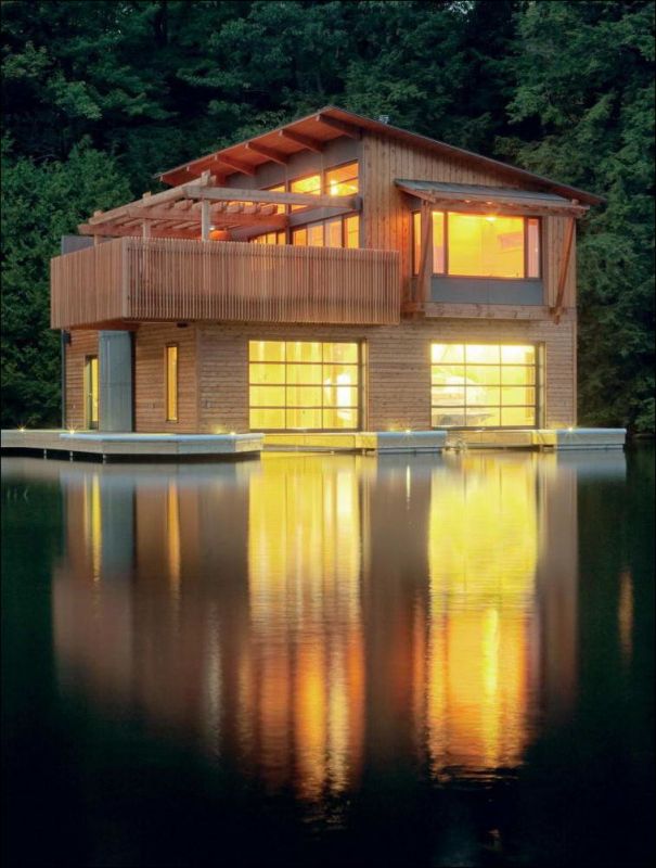 Дом на озере в Канаде