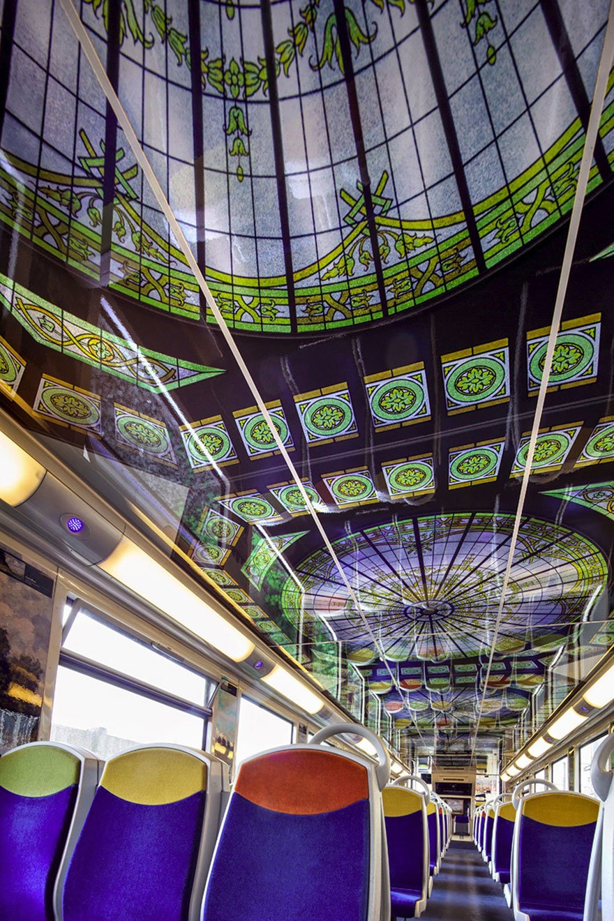 Интерьеры французских поездов превратились в художественные музеи