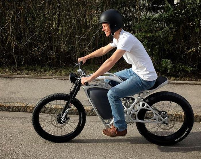 Электроцикл Light Rider, который частично напечатан на 3D-принтере