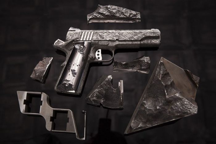 Американцы создали пистолет из метеорита