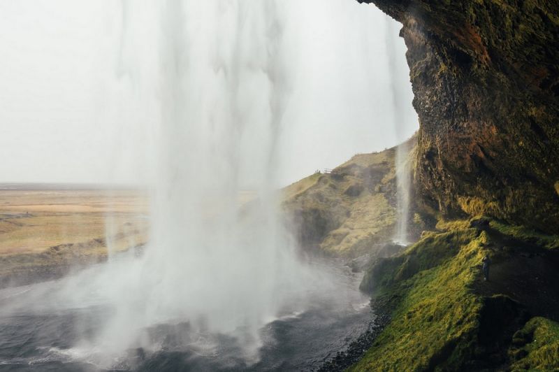 Живописный норвежский водопад Сельяландсфосс