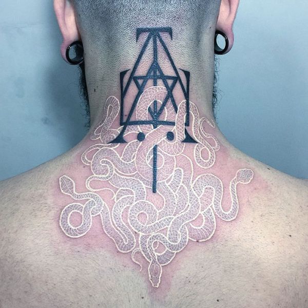 Необычные черно-белые татуировки со змеями от Мирко Саты