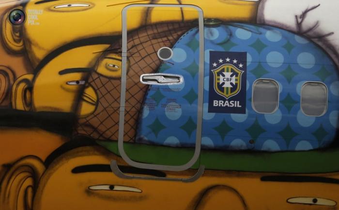 Яркий самолет сборной Бразилии к чемпионату мира