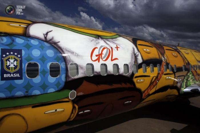 Яркий самолет сборной Бразилии к чемпионату мира