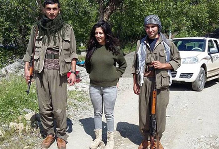 Девушка курдского происхождения бросила учебу в Дании ради борьбы с ИГИЛ