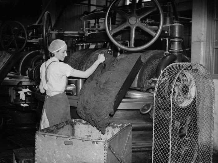Редкие исторические снимки различных производственных процессов