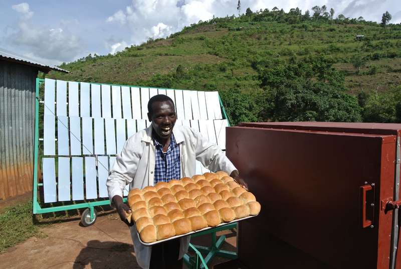 В Кении пекут хлеб и делают арахисовое масло с помощью солнечных концентраторов