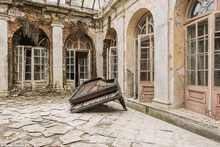 Красота развалин в объективе французского фотографа Ромэна Вейона