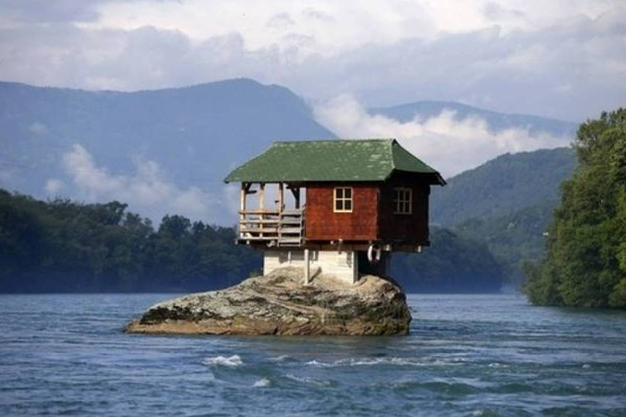 10 странных и необычных домов, в которых живут люди