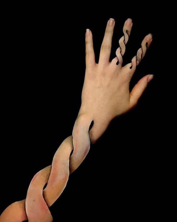 Художница создает невероятные иллюзии с помощью левой руки