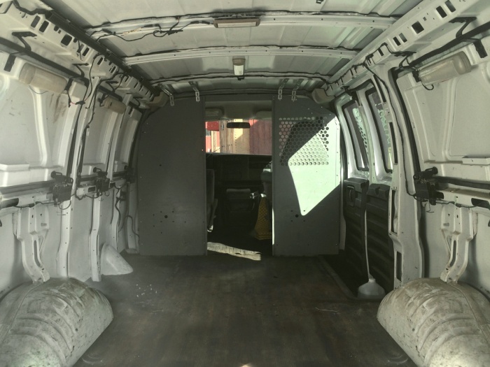 Мобильная квартира-студия из грузового фургона
