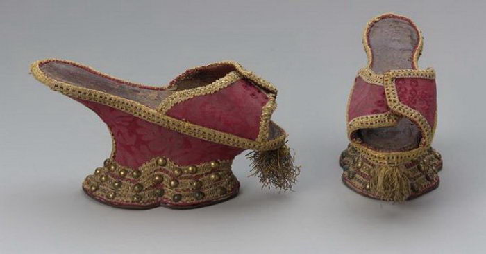 Обувь на платформе прошлых столетий