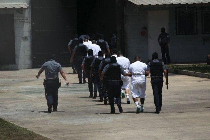 В Сальвадоре закрыли тюрьму из-за того, что не могли навести в ней порядок