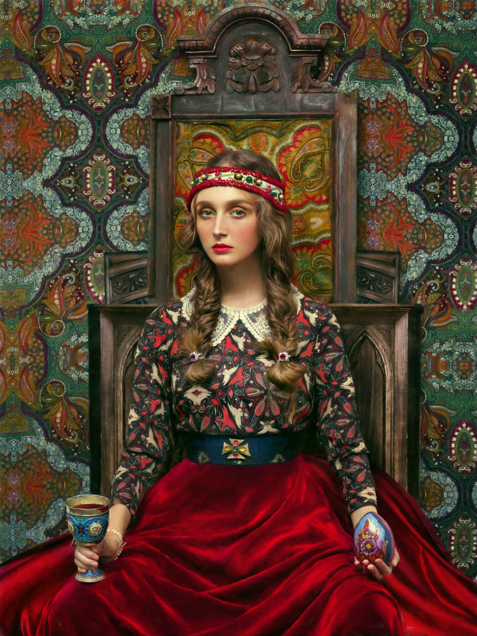 Русские красавицы в традиционных нарядах от российских фотографов