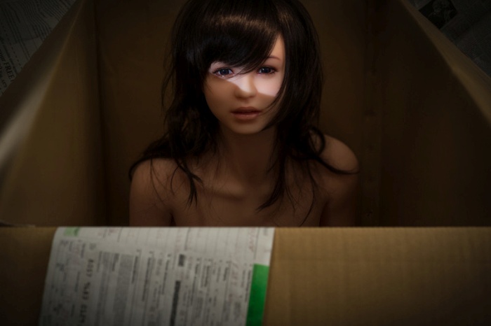Корейский фотограф снимает свою жизнь с ультра-реалистичной силиконовой куклой