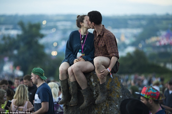People Confess Their Gross Festival Sex Stories, Confirming Shagging In Tents Is Nasty