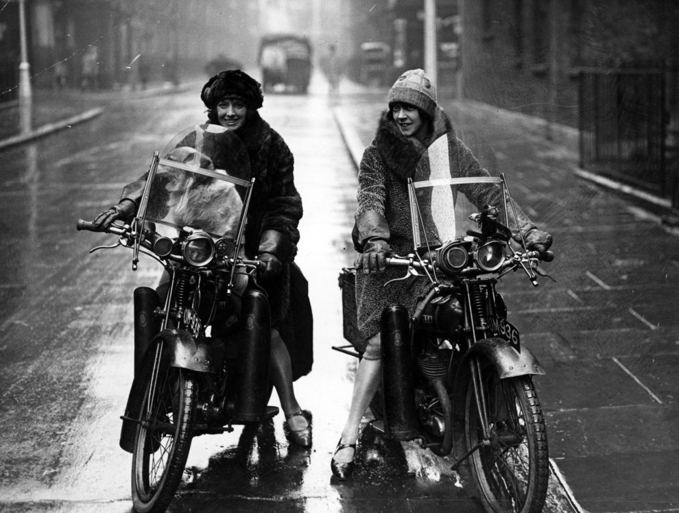 Винтажные фото прекрасных девушек на мотоциклах