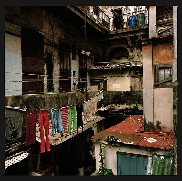Мрачный быт кубинских многоэтажек