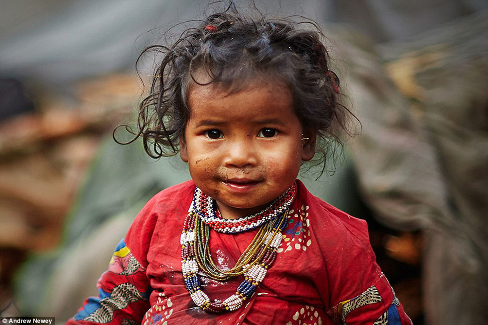 Жизнь охотников-собирателей из первобытного племени в Непале