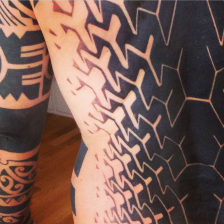 Сложные геометрические татуировки от татуировщика Neo