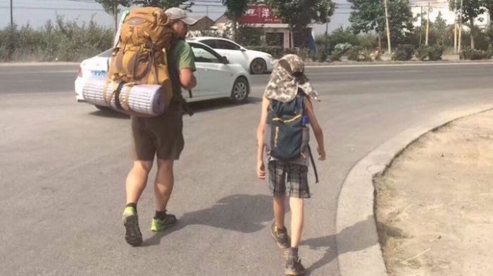 Отец с сыном отправились в пешее 600-километровое путешествие