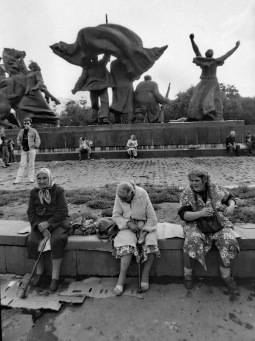Москва в лихие девяностые на фото Геннадия Михеева