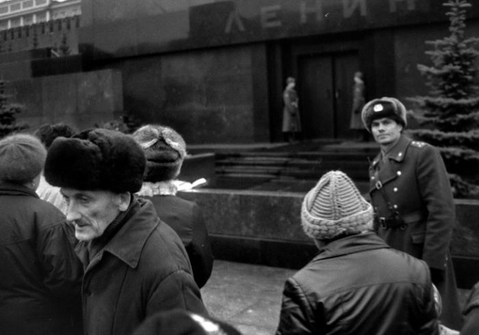 Москва в лихие девяностые на фото Геннадия Михеева