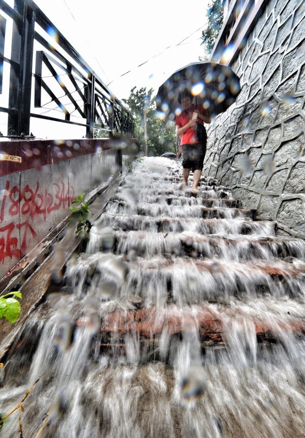 Проливные дожди нанесли Китаю 1 миллиард долларов ущерба