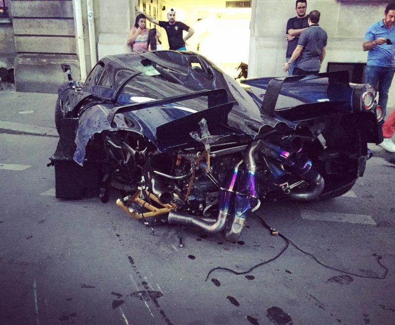Пьяный водитель врезался в эксклюзивный гиперкар Pagani Huayra
