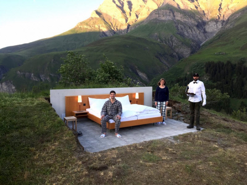 Необычный отель без стен и потолка в Швейцарии