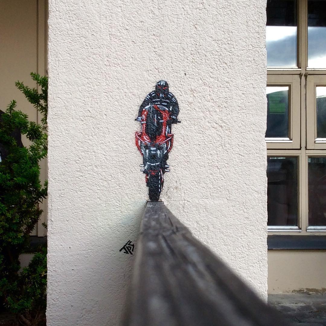 Британский уличный художник JPS делает серые стены чуть ярче