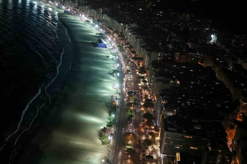 Снимки ночного олимпийского Рио-де-Жанейро с высоты